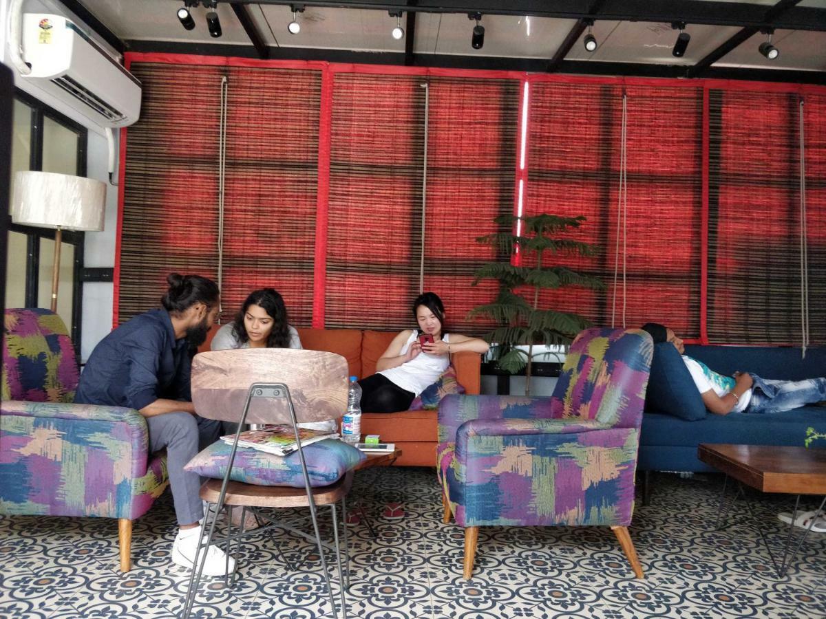 Madpackers Delhi West Hostel นิวเดลี ภายนอก รูปภาพ