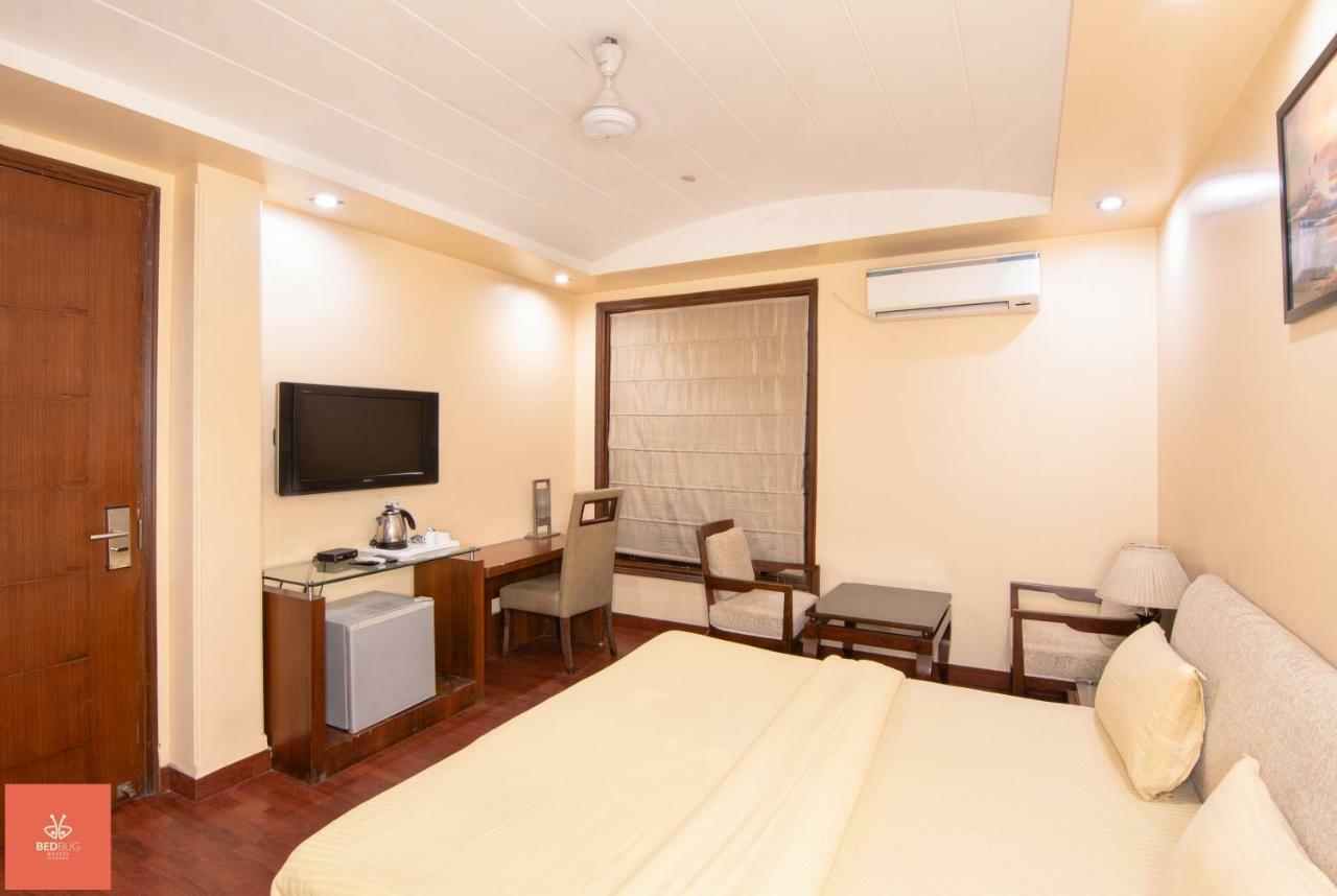 Madpackers Delhi West Hostel นิวเดลี ภายนอก รูปภาพ